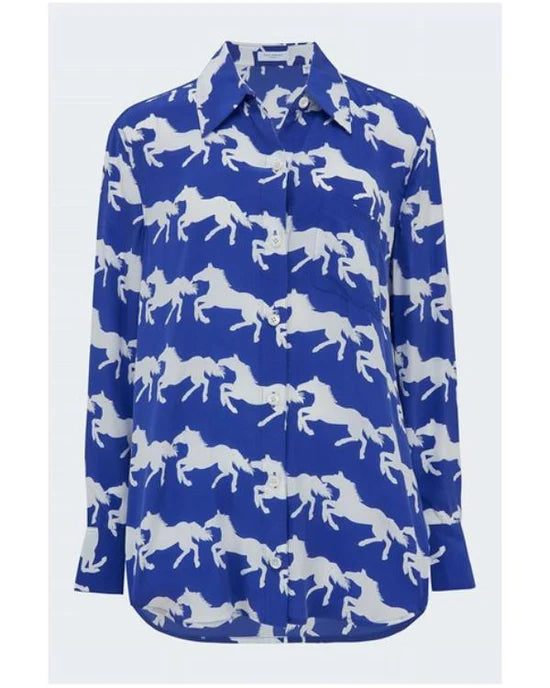 E! News 2025 Daryn Carp Horse Print Blue Shirt